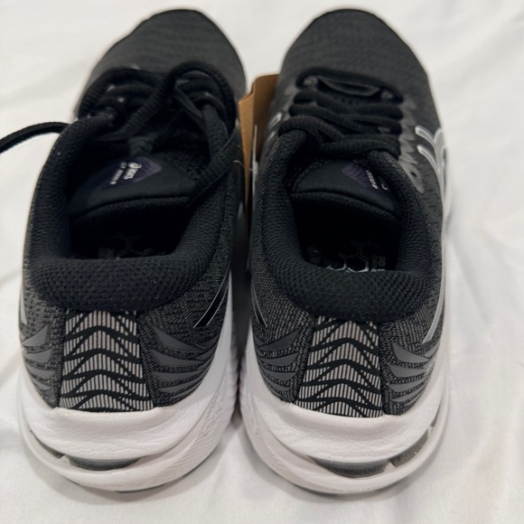 Asics NWT kids GT-2000 running shoes size 3.5 lack and white - Picture 8 of 15